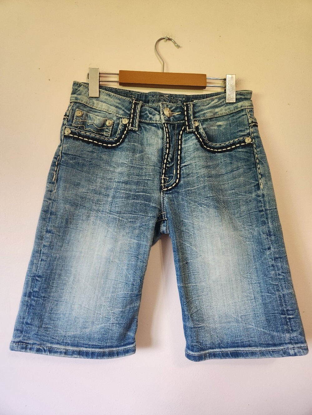 Miss Me Boyfriend Bermuda Shorts Sz 27 Contrast Stitch Western Y2K Grunge Denim